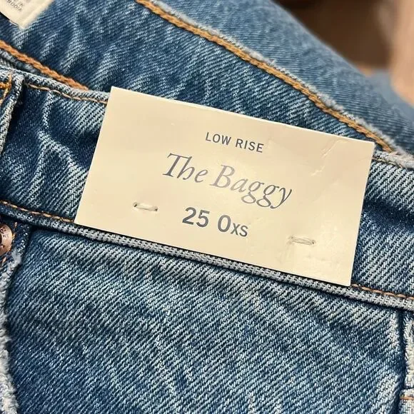 Abercrombie & Fitch • The baggy low rise jean - Picture 7 of 13